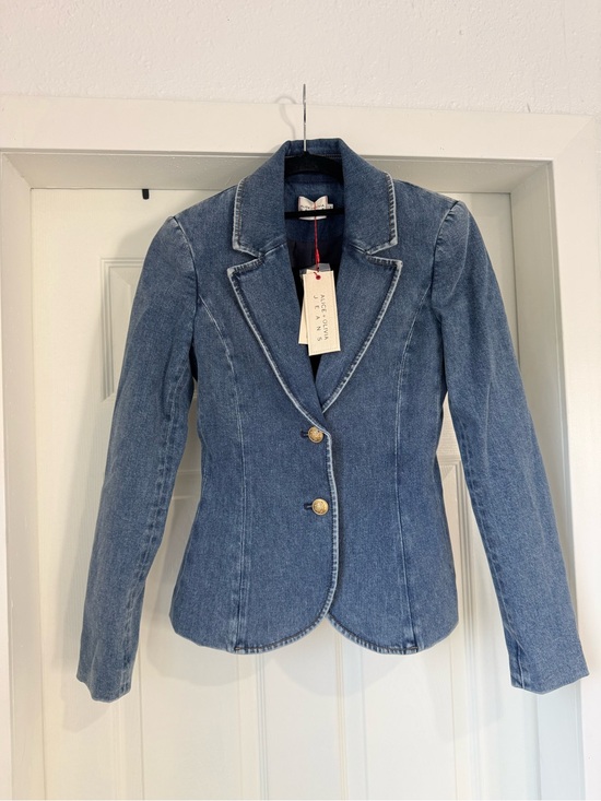 Alice + Olivia Jackets & Blazers - Alice + Olivia Lana Denim Sculpted Blazer NWT